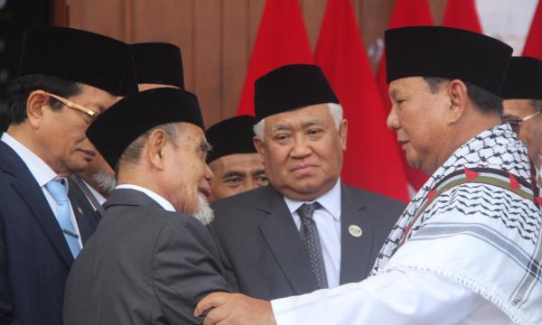 Moment Hangat Presiden Prabowo Bersama Pimpinan Pondok Modern Darussalam Gontor Ponorogo
