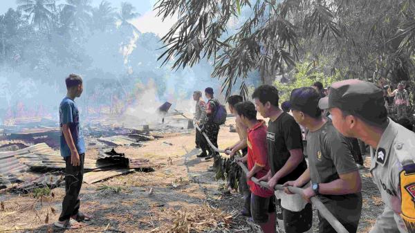 Ditinggal Pemilik, Rumah Warga di Sumarrang Ludes Terbakar
