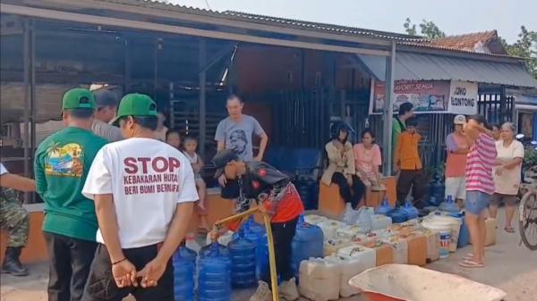 Krisis Air Bersih Melanda Pangkalpinang, Relawan Pakar Bagikan 15 Ton Air Bersih