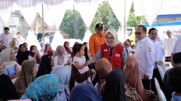 Kemarau Panjang, Airin Rachmi Diany:Pastikan PMI Tangsel Isi Pasokan Air Bersih Warga di Akhir Pekan