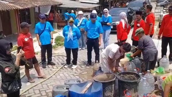 ILUSA Blora Salurkan Ratusan Tangki Air Bersih ke Warga