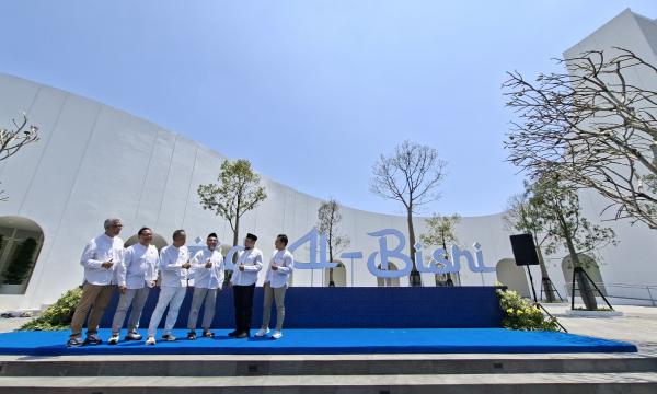 Menengok Masjid Al-Bisri Gresik, Dirancang Ridwan Kamil dengan Konsep Ruang Terbuka