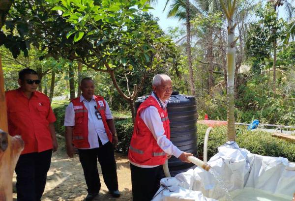 Gelar Bakti Sosial di Kemranjen, PMI Layani Ratusan Warga