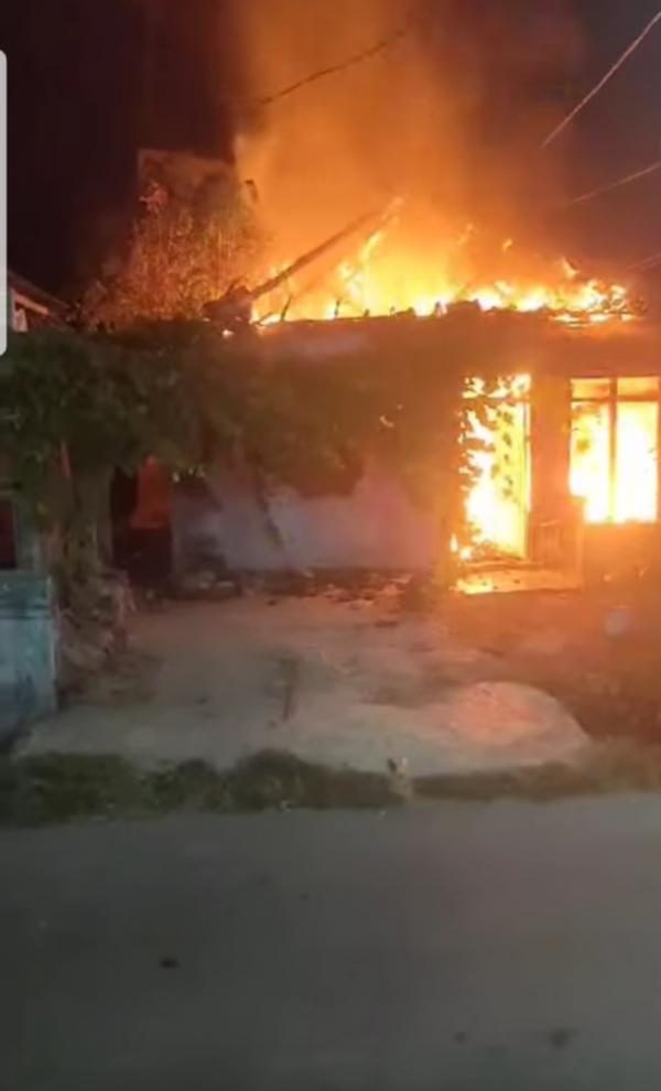 Cekcok Keluarga Berujung Kebakaran, Satu Rumah di Indramayu Hangus Dilalap Api