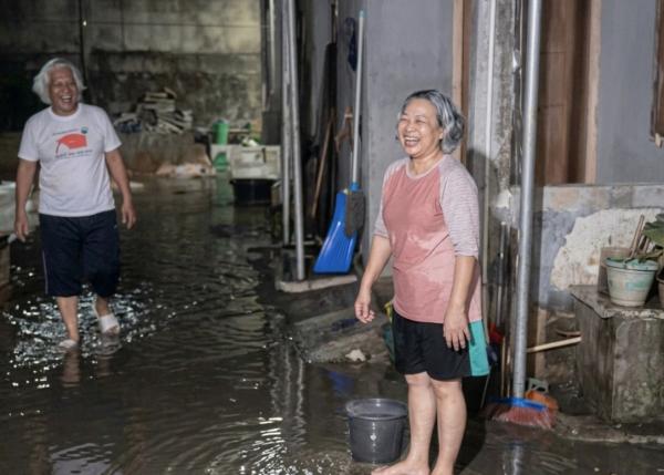 Hujan Turun di Depok Setelah Kekeringan Panjang, Warga Gembira