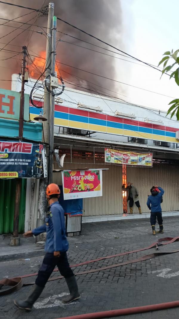 Minimarket di Grabagan Tulangan Sidoarjo Terbakar, Ini Dugaan Penyebabnya