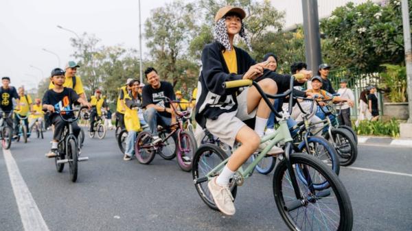 Dari Sepeda hingga Egrang, Ragam Olahraga Warnai CFD Bekasi ‎