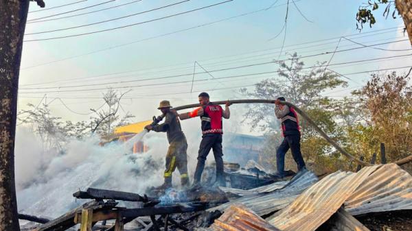 Satgas Preventif Polda Papua Barat Daya Gerak Cepat Padamkan Kebakaran di Klasaman