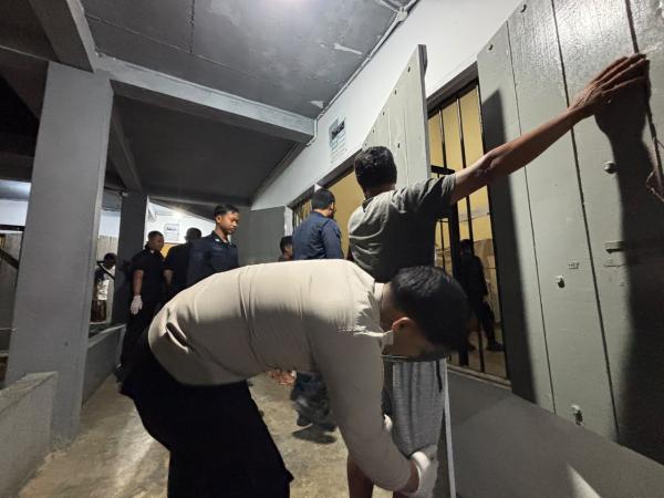 Malam-Malam Geledah Lapas Mamasa, Petugas Temukan Barang Terlarang