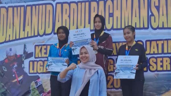 Singkirkan Atlet Dari Berbagai Daerah, Santri SMP di Jombang Jadi Juara Paralayang Jatim 2026