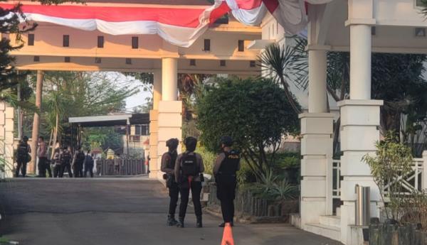BREAKING NEWS: Kortas Tipikor Polri Geledah Kantor dan Rujab Bupati Gowa
