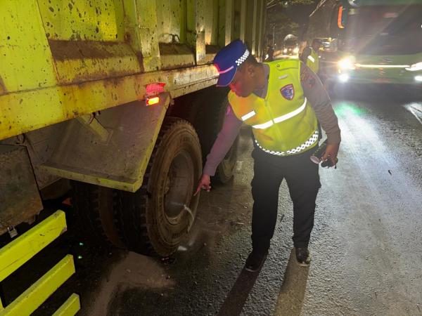 Hindari Jalan Bergelombang, Bocah 7 Tahun Tewas Ditabrak Truk di Lingkar Kaliwungu