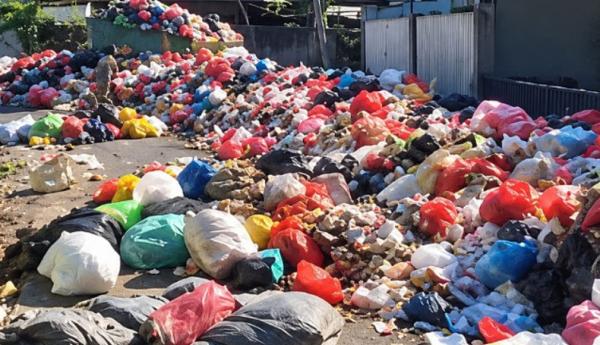 Gowa Darurat Sampah, Tumpukan Menggunung di Sejumlah Ruas Jalan