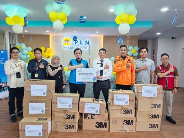 Peduli Keselamatan di Tengah Karhutla, PLN Salurkan APD untuk Petugas dan Warga di Kalimantan Utara