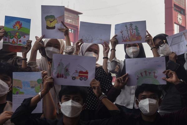 Potret Orang Muda Mengambar Lingkungan Sumsel