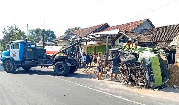 Tiga Kendaraan Terlibat Tabrakan di Magelang, Enam Orang Luka-Luka