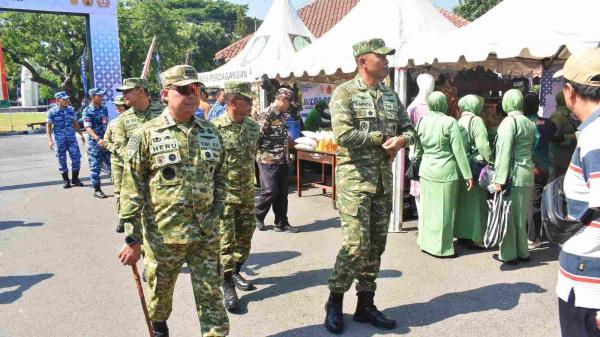 TNI Gelar Bazar Pasar Murah Serentak, Wingdik 400/Matukjur Ikut Ambil Bagian