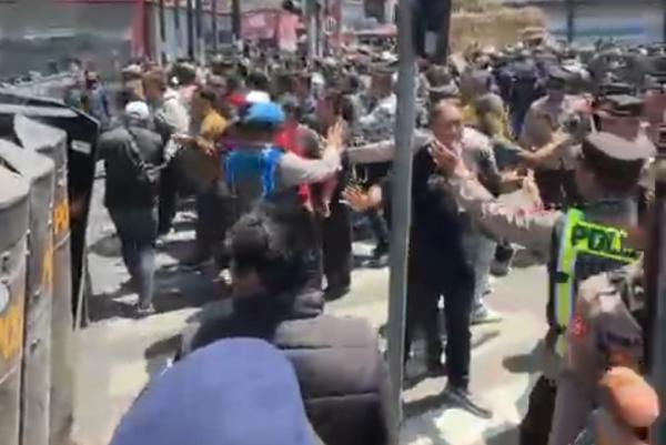 Ratusan Massa Diduga Pesilat Terlibat Bentrok dengan Aparat Keamanan Jelang Parluh 2026