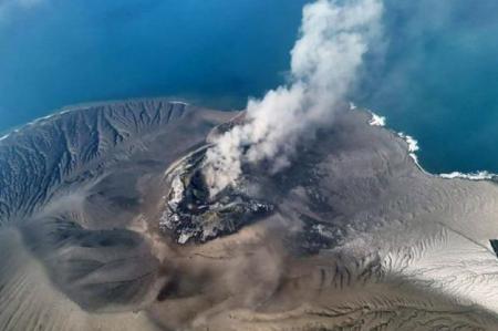 Gunung Anak Krakatau Berstatus Waspada, Warga Diminta Tak Mendekat
