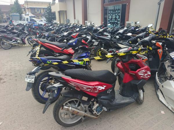 Geber Patroli Malam, Polrestabes Palembang Angkut 107 Motor dengan Knalpot Brong