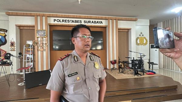 9 Pelaku Sindikat Tukar Kartu ATM Ditangkap di Surabaya, Korban Rugi Rp116 Juta