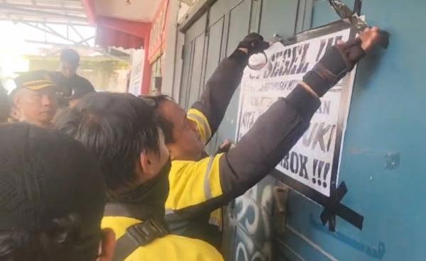 Massa Pengemudi Maxim Segel Kantor Aplikator di Kota Tegal