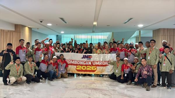 Kisah Perjuangan Kurir Lapangan: Berangkat dari Rutinitas Harian, Berakhir Indah di Depan Ka'bah