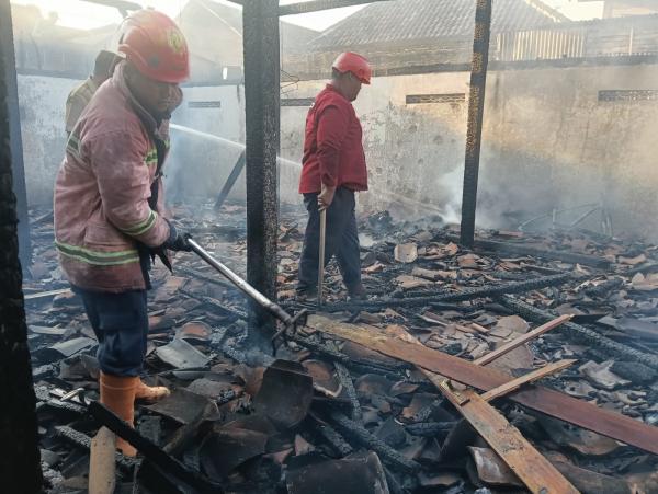 Rumah Warga Kalijambe Sragen Terbakar, Uang Rp50 Juta dan Sertifikat Tanah Ikut Hangus
