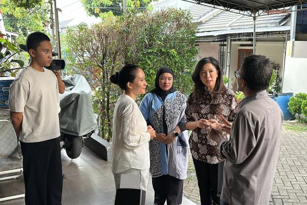Kunjungi Rumah Jurnalis iNews Yudistiro Pranoto, Dirjen Komdigi Sampaikan Doa dan Dukungan