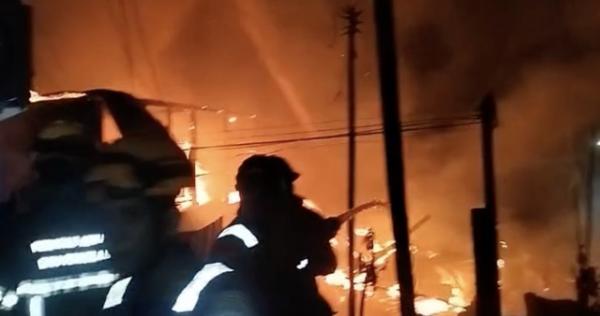 2 Rumah Terbakar di Gunung Guntur Balikpapan, Akses Sempit Hambat Pemadaman