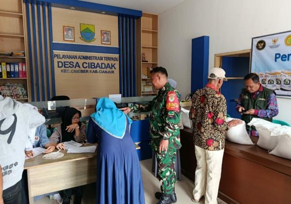 Beras Bantuan Bikin Bingung! yang Dinilai Mampu Dapat, Warga Tak Mampu Malah Terlewat