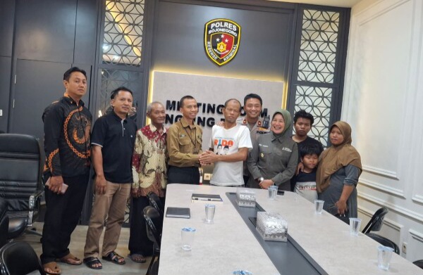 Dipenjara Karena Ambil 2 Batang Kayu Jati, Warga Bojonegoro Bebas Berkat Restorative Justice