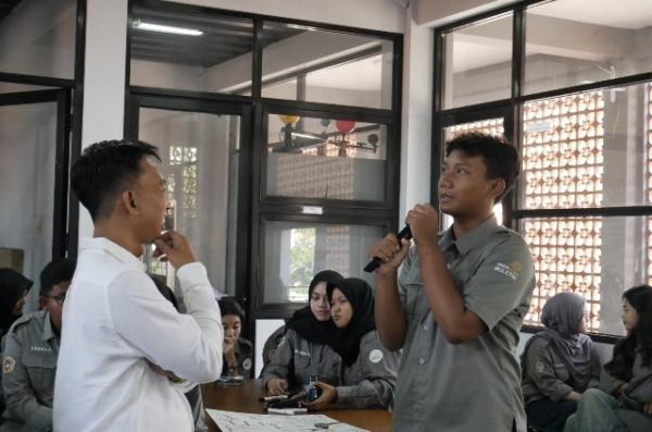 Marak Hoaks, Siswa SMA di Surabaya Ini Dibekali Jurus Jitu Menulis Berita dan Cara Bongkar Fakta