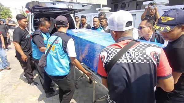 Jenazah Jumbrik, Korban Kapal Virgo Tiba di Lamongan dan Dimakamkan