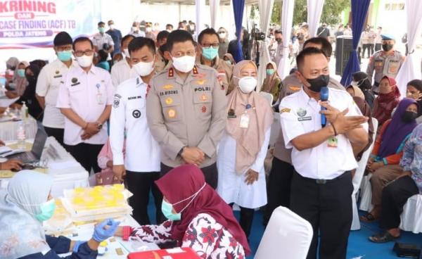 Kapolda Jateng Tinjau Skrining TOSS TB dan Tracing Kontak Erat di Puskesmas Adiwerna Tegal