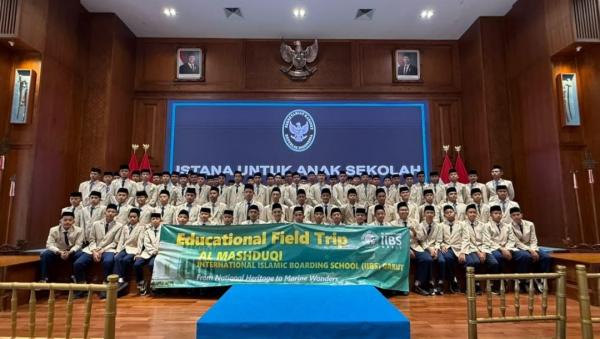 Santri Al Mashduqi IIBS Garut Menimba Pelajaran Kepemimpinan di Istana Kepresidenan