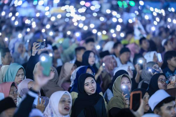 Tasyakuran MTQ Nasional 2026, Lautan Manusia Padati Acara Jateng Berselawat di Simpang Lima