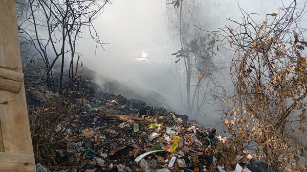 Lahan Kosong di Gunung Batu Terbakar, Diduga Dipicu Aktivitas Pembakaran Sembarangan