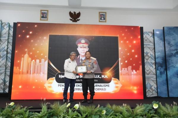Kapolda Kepri Asep Safrudin Raih Penghargaan IJTI soal Keterbukaan Informasi