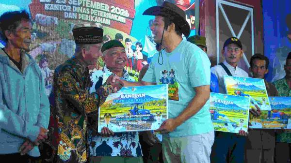 Bupati Boyolali Serahkan Traktor dan Bantuan Ternak, Pastikan Penyaluran Tepat Sasaran