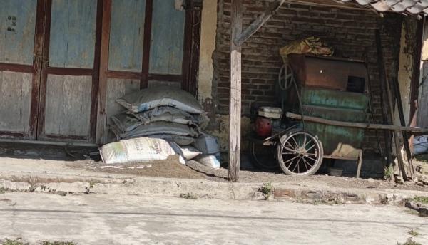 Dianggap Pemicu Rumput Liar, Petani Madiun Pilih Buang Pupuk Subsidi Petroganik