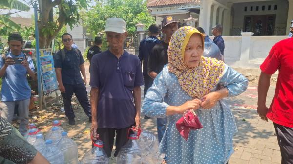 Lima Bulan Kekeringan, Warga Jabungan Semarang Beli Air Rp5.000 per Galon