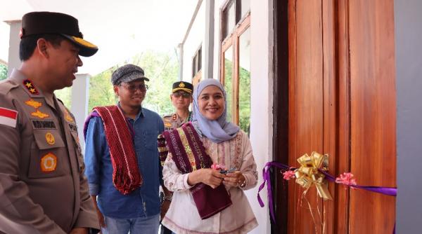 BREAKING NEWS Kapolda NTT Resmikan Dua Ruang Kelas Baru di TTS