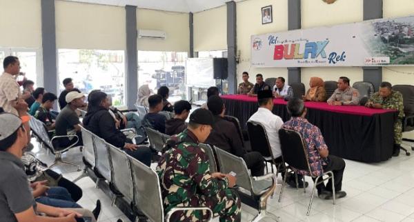 Viral Ambulans Diduga Dihalangi Satpol PP Surabaya, Begini Fakta Kronologi Sebenarnya