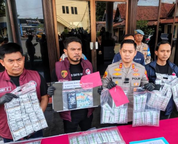 Polisi Gagalkan Peredaran 9.700 Pil Keras di Cirebon, Seorang Residivis Ditangkap