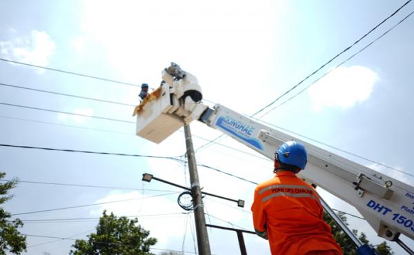 222 Petugas PLN Jabar, Jateng, dan Yogyakarta Lakukan Pemeliharaan Jaringan di Kuningan