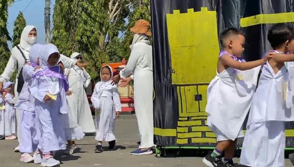Serunya 420 Anak Kendal Berhaji-Hajian, Belajar Manasik Sambil Bermain