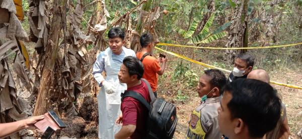 Warga Temukan Jasad Pria Tanpa Identitas di Kebun Tunjung Teja