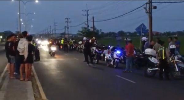 Diduga Hendak Balap Liar, 60 Remaja Ditangkap dan Dorong Motor 5 Kilometer