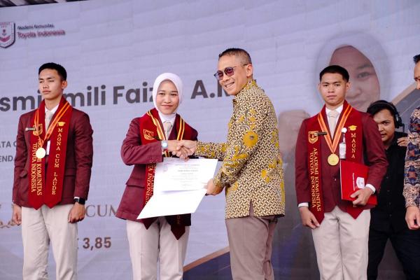 76 Mahasiswa Lulus, AKTI Perkuat SDM untuk Industri Otomotif